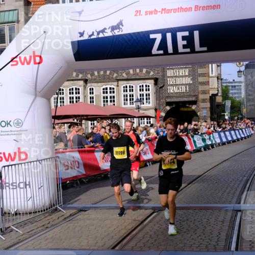 13.09.2026 - 21. swb-Marathon Bremen Tim E. http://msf.ph/oto/10300073 13.09.2026 10:40:13 Ziel 11198, 11721, 12144, 12339, 13519 meine-sportfotos.de