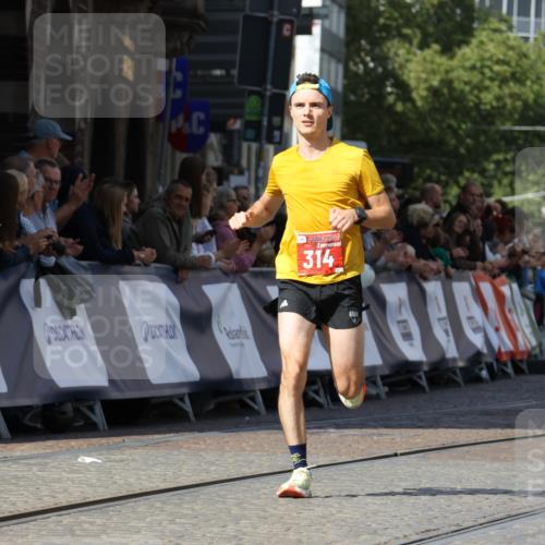 13.09.2026 - 21. swb-Marathon Bremen Strokosch-Dieckow http://msf.ph/oto/10300123 13.09.2026 12:49:06 Ziel 314, 1917 meine-sportfotos.de