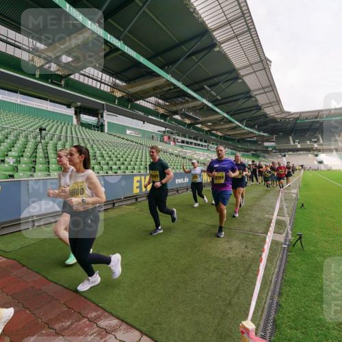 13.09.2026 - 21. swb-Marathon Bremen Michael Burmester http://msf.ph/oto/10300147 13.09.2026 10:38:59 Laufen im Stadion 10090, 10091, 10135, 10138, 10139, 10168, 10188, 10190, 10204, 10205, 10217, 10229, 10238, 10259, 10260, 10273, 10274, 10279, 10280, 10283, 10305, 10314, 10323, 10360, 10363, 10364, 10370, 10375, 10376, 10378, 10404, 10432, 10457, 10465, 10469, 10488, 10493, 10501, 10505, 10510, 10511, 10526, 10556, 10576, 10595, 10609, 10616, 10619, 10630, 10645, 10654, 10660, 10661, 10662, 10664, 10681, 10682, 10686, 10695, 10697, 10712, 10743, 10802, 10823 meine-sportfotos.de