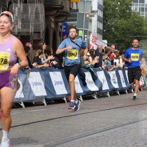 13.09.2026 - 21. swb-Marathon Bremen Strokosch-Dieckow http://msf.ph/oto/10300219 13.09.2026 10:50:38 Ziel 10170, 10233, 10525, 10840, 10923, 11111, 11128, 11178, 11497, 11499, 11622, 11680, 12045, 12078, 12240, 12269, 12447, 13562, 10267, 10537, 10764, 11076, 11170, 11753, 11961, 12052, 12070, 12179, 12488, 12560, 13544 meine-sportfotos.de