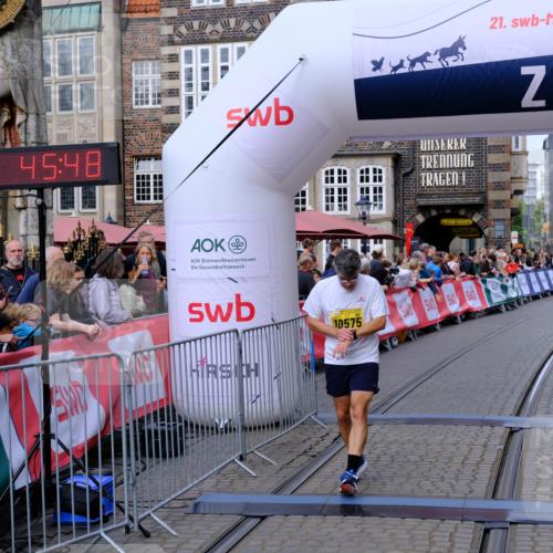 13.09.2026 - 21. swb-Marathon Bremen Tim E. http://msf.ph/oto/10300224 13.09.2026 10:41:04 Ziel 10520, 10575, 11903, 12477 meine-sportfotos.de