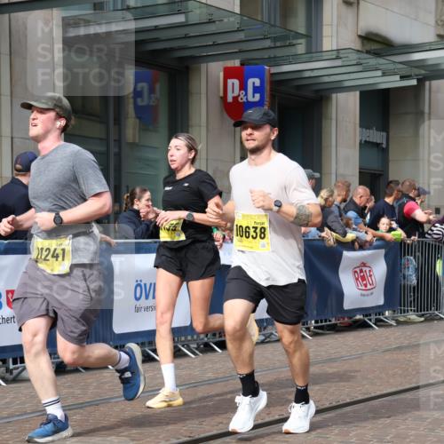 13.09.2026 - 21. swb-Marathon Bremen Strokosch-Dieckow http://msf.ph/oto/10300227 13.09.2026 10:48:13 Ziel 10231, 10269, 10421, 10426, 10489, 10538, 10638, 10770, 10814, 10815, 10917, 10993, 11135, 11196, 11372, 11582, 11611, 11683, 11815, 11837, 12259, 13570, 10142, 10316, 10329, 10638, 11058, 11135, 11193, 11241, 11360, 11735, 11781, 12278, 12354, 12487, 13620 meine-sportfotos.de