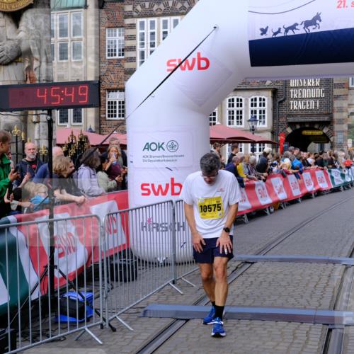 13.09.2026 - 21. swb-Marathon Bremen Tim E. http://msf.ph/oto/10300243 13.09.2026 10:41:05 Ziel 10520, 10575, 11903, 12477 meine-sportfotos.de