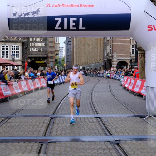13.09.2026 - 21. swb-Marathon Bremen Tim E. http://msf.ph/oto/10300259 13.09.2026 10:41:08 Ziel 10575, 11903, 12477 meine-sportfotos.de