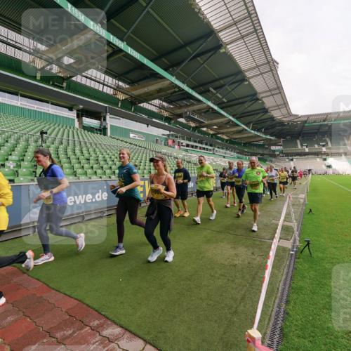 13.09.2026 - 21. swb-Marathon Bremen Michael Burmester http://msf.ph/oto/10300263 13.09.2026 10:39:26 Laufen im Stadion 10135, 10138, 10139, 10156, 10168, 10169, 10188, 10190, 10204, 10205, 10217, 10229, 10234, 10238, 10259, 10260, 10279, 10280, 10305, 10314, 10360, 10363, 10364, 10378, 10386, 10404, 10457, 10465, 10469, 10484, 10493, 10501, 10505, 10510, 10511, 10526, 10556, 10570, 10576, 10580, 10595, 10599, 10609, 10616, 10619, 10630, 10645, 10653, 10660, 10661, 10662, 10664, 10681, 10682, 10686, 10695, 10696, 10697, 10712, 10737, 10743, 10751, 10802, 10823 meine-sportfotos.de