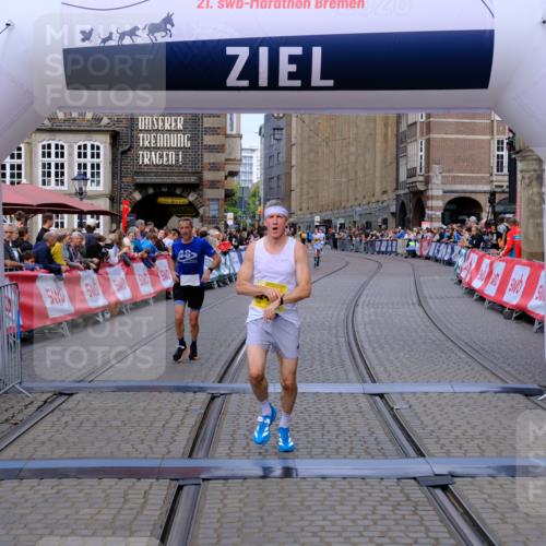 13.09.2026 - 21. swb-Marathon Bremen Tim E. http://msf.ph/oto/10300269 13.09.2026 10:41:08 Ziel 10575, 11903, 12477 meine-sportfotos.de
