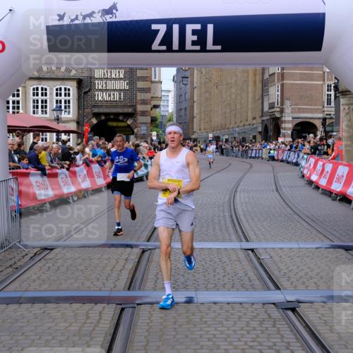 13.09.2026 - 21. swb-Marathon Bremen Tim E. http://msf.ph/oto/10300276 13.09.2026 10:41:09 Ziel 10575, 11903, 12477 meine-sportfotos.de