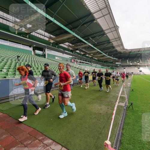 13.09.2026 - 21. swb-Marathon Bremen Michael Burmester http://msf.ph/oto/10300287 13.09.2026 10:39:31 Laufen im Stadion 10135, 10138, 10139, 10156, 10168, 10169, 10188, 10204, 10205, 10217, 10229, 10234, 10238, 10259, 10260, 10279, 10280, 10299, 10314, 10360, 10363, 10364, 10378, 10386, 10404, 10457, 10469, 10484, 10493, 10501, 10505, 10510, 10511, 10526, 10556, 10570, 10576, 10580, 10595, 10599, 10609, 10616, 10619, 10630, 10645, 10653, 10660, 10661, 10662, 10664, 10681, 10682, 10686, 10695, 10696, 10697, 10712, 10737, 10743, 10751, 10802 meine-sportfotos.de