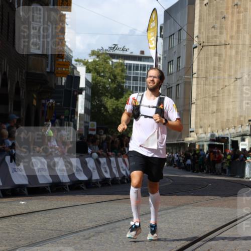 13.09.2026 - 21. swb-Marathon Bremen Strokosch-Dieckow http://msf.ph/oto/10300293 13.09.2026 12:49:23 Ziel 934, 1428, 968, 1483 meine-sportfotos.de