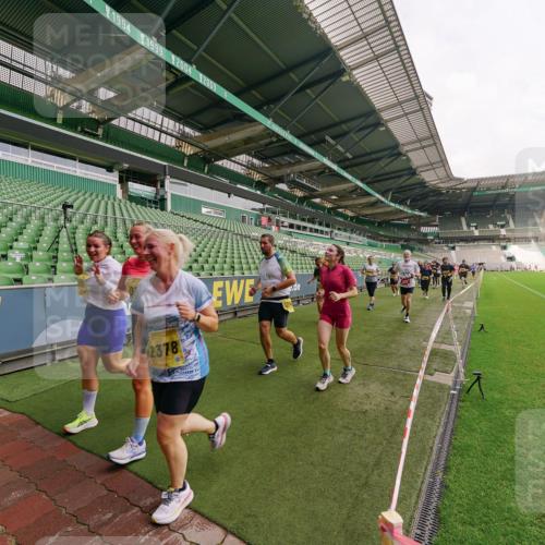 13.09.2026 - 21. swb-Marathon Bremen Michael Burmester http://msf.ph/oto/10300307 13.09.2026 10:39:35 Laufen im Stadion 10135, 10138, 10139, 10156, 10168, 10169, 10188, 10204, 10205, 10213, 10217, 10229, 10234, 10238, 10259, 10260, 10279, 10280, 10299, 10314, 10321, 10360, 10363, 10364, 10378, 10386, 10404, 10417, 10457, 10469, 10484, 10493, 10501, 10505, 10510, 10511, 10526, 10556, 10570, 10576, 10580, 10595, 10599, 10609, 10616, 10619, 10630, 10645, 10653, 10660, 10661, 10662, 10664, 10681, 10682, 10686, 10695, 10696, 10697, 10712, 10737, 10743, 10751, 10802 meine-sportfotos.de