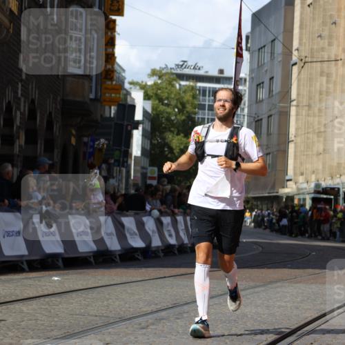 13.09.2026 - 21. swb-Marathon Bremen Strokosch-Dieckow http://msf.ph/oto/10300313 13.09.2026 12:49:23 Ziel 934, 1428, 968, 1483 meine-sportfotos.de