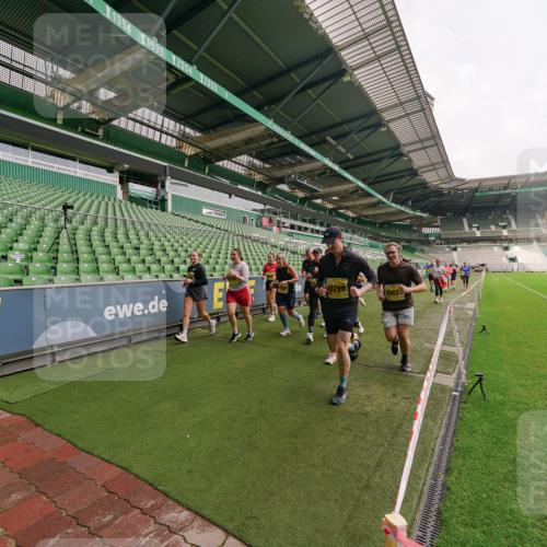 13.09.2026 - 21. swb-Marathon Bremen Michael Burmester http://msf.ph/oto/10300329 13.09.2026 10:39:42 Laufen im Stadion 10135, 10138, 10139, 10156, 10168, 10169, 10188, 10204, 10213, 10217, 10229, 10234, 10238, 10259, 10260, 10279, 10280, 10299, 10314, 10321, 10360, 10363, 10364, 10378, 10386, 10404, 10406, 10417, 10435, 10457, 10469, 10484, 10493, 10501, 10505, 10510, 10511, 10526, 10556, 10570, 10576, 10580, 10582, 10595, 10599, 10609, 10616, 10619, 10630, 10645, 10653, 10660, 10661, 10662, 10664, 10681, 10682, 10686, 10695, 10696, 10697, 10712, 10737, 10743, 10751, 10802 meine-sportfotos.de