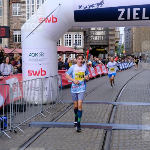13.09.2026 - 21. swb-Marathon Bremen Tim E. http://msf.ph/oto/10300330 13.09.2026 10:41:20 Ziel 11077, 11201, 11903, 12209, 12477 meine-sportfotos.de