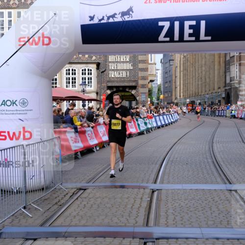 13.09.2026 - 21. swb-Marathon Bremen Tim E. http://msf.ph/oto/10300352 13.09.2026 10:41:27 Ziel 11077, 11201, 12209 meine-sportfotos.de