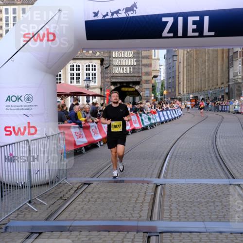 13.09.2026 - 21. swb-Marathon Bremen Tim E. http://msf.ph/oto/10300358 13.09.2026 10:41:28 Ziel 11077, 11201, 12209 meine-sportfotos.de