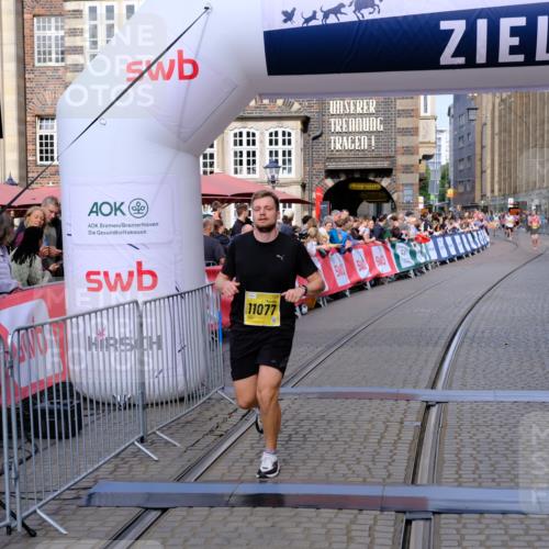 13.09.2026 - 21. swb-Marathon Bremen Tim E. http://msf.ph/oto/10300392 13.09.2026 10:41:29 Ziel 11077, 11201, 12209 meine-sportfotos.de