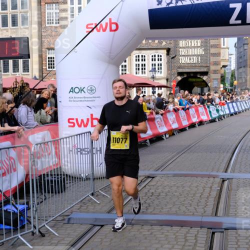 13.09.2026 - 21. swb-Marathon Bremen Tim E. http://msf.ph/oto/10300403 13.09.2026 10:41:29 Ziel 11077, 11201, 12209 meine-sportfotos.de