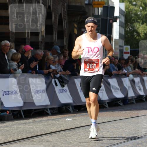 13.09.2026 - 21. swb-Marathon Bremen Strokosch-Dieckow http://msf.ph/oto/10300407 13.09.2026 12:50:00 Ziel 719, 968, 7692 meine-sportfotos.de