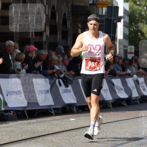 13.09.2026 - 21. swb-Marathon Bremen Strokosch-Dieckow http://msf.ph/oto/10300417 13.09.2026 12:50:00 Ziel 719, 968, 7692 meine-sportfotos.de