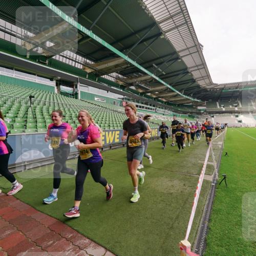 13.09.2026 - 21. swb-Marathon Bremen Michael Burmester http://msf.ph/oto/10300439 13.09.2026 10:40:16 Laufen im Stadion 10135, 10138, 10139, 10155, 10156, 10169, 10204, 10213, 10217, 10229, 10234, 10238, 10279, 10280, 10299, 10313, 10314, 10321, 10354, 10360, 10363, 10364, 10378, 10386, 10404, 10406, 10417, 10424, 10435, 10455, 10457, 10469, 10483, 10484, 10493, 10501, 10505, 10510, 10511, 10545, 10556, 10570, 10576, 10580, 10582, 10586, 10595, 10599, 10609, 10611, 10616, 10619, 10630, 10653, 10660, 10662, 10664, 10686, 10694, 10696, 10712, 10737, 10743, 10751, 10766 meine-sportfotos.de