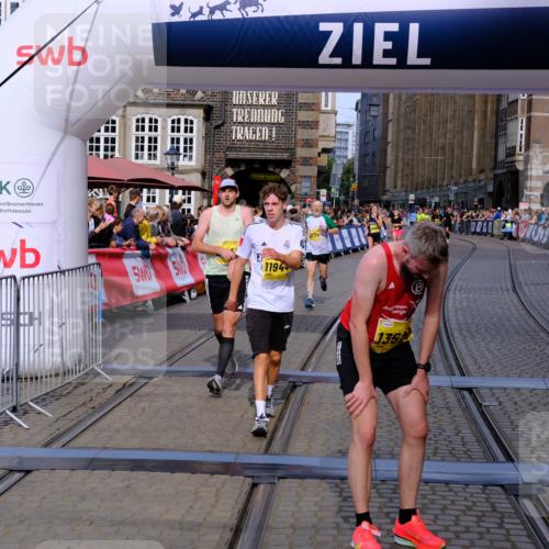 13.09.2026 - 21. swb-Marathon Bremen Tim E. http://msf.ph/oto/10300446 13.09.2026 10:41:46 Ziel 11628, 11944, 12442, 12455, 13520, 13600 meine-sportfotos.de