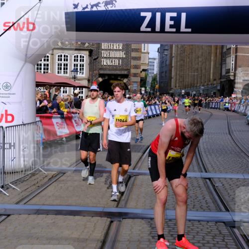 13.09.2026 - 21. swb-Marathon Bremen Tim E. http://msf.ph/oto/10300453 13.09.2026 10:41:46 Ziel 11628, 11944, 12442, 12455, 13520, 13600 meine-sportfotos.de
