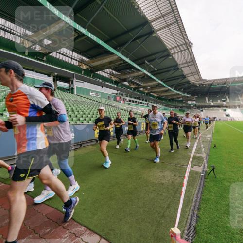 13.09.2026 - 21. swb-Marathon Bremen Michael Burmester http://msf.ph/oto/10300463 13.09.2026 10:40:22 Laufen im Stadion 10135, 10138, 10139, 10155, 10156, 10169, 10204, 10213, 10217, 10229, 10234, 10238, 10279, 10280, 10299, 10313, 10314, 10321, 10354, 10360, 10363, 10364, 10378, 10386, 10404, 10406, 10417, 10424, 10435, 10455, 10457, 10469, 10483, 10484, 10493, 10501, 10505, 10510, 10511, 10545, 10556, 10570, 10576, 10580, 10582, 10586, 10599, 10609, 10611, 10616, 10619, 10653, 10660, 10662, 10664, 10686, 10694, 10696, 10706, 10712, 10737, 10743, 10751, 10766, 10768 meine-sportfotos.de