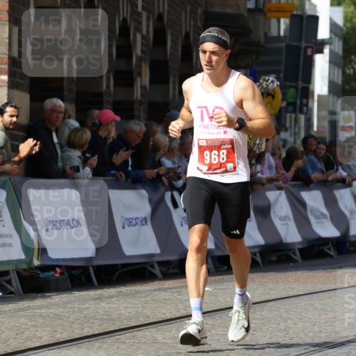 13.09.2026 - 21. swb-Marathon Bremen Strokosch-Dieckow http://msf.ph/oto/10300464 13.09.2026 12:50:01 Ziel 719, 968, 7692 meine-sportfotos.de