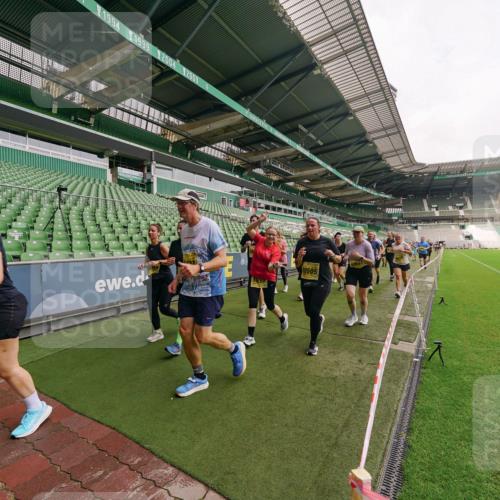 13.09.2026 - 21. swb-Marathon Bremen Michael Burmester http://msf.ph/oto/10300471 13.09.2026 10:40:23 Laufen im Stadion 10135, 10138, 10139, 10155, 10156, 10169, 10204, 10213, 10217, 10229, 10234, 10238, 10279, 10280, 10299, 10313, 10314, 10321, 10354, 10360, 10363, 10364, 10378, 10386, 10404, 10406, 10417, 10419, 10424, 10435, 10455, 10457, 10469, 10483, 10484, 10493, 10501, 10505, 10510, 10511, 10545, 10556, 10570, 10576, 10580, 10582, 10586, 10599, 10609, 10611, 10616, 10619, 10653, 10660, 10662, 10664, 10686, 10694, 10696, 10706, 10712, 10737, 10743, 10751, 10766, 10768 meine-sportfotos.de