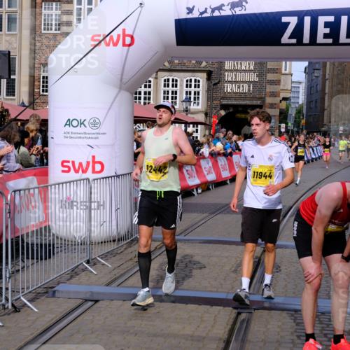 13.09.2026 - 21. swb-Marathon Bremen Tim E. http://msf.ph/oto/10300473 13.09.2026 10:41:47 Ziel 11628, 11944, 12442, 12455, 13520, 13600 meine-sportfotos.de