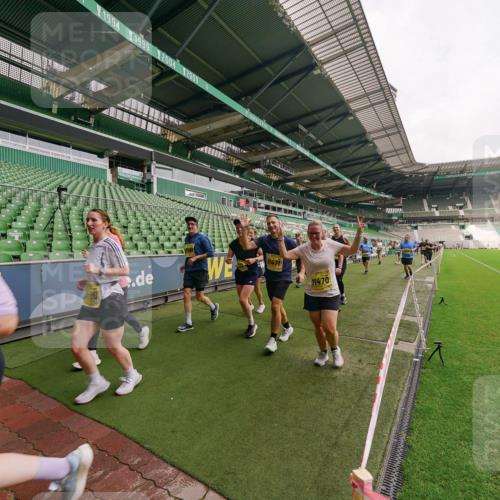 13.09.2026 - 21. swb-Marathon Bremen Michael Burmester http://msf.ph/oto/10300489 13.09.2026 10:40:25 Laufen im Stadion 10135, 10138, 10139, 10155, 10156, 10169, 10204, 10213, 10217, 10229, 10234, 10279, 10280, 10299, 10313, 10314, 10321, 10354, 10360, 10363, 10364, 10378, 10386, 10404, 10406, 10417, 10419, 10424, 10435, 10455, 10457, 10469, 10483, 10484, 10493, 10501, 10505, 10510, 10511, 10545, 10556, 10570, 10576, 10580, 10582, 10586, 10599, 10609, 10611, 10616, 10619, 10644, 10653, 10660, 10662, 10664, 10686, 10694, 10696, 10706, 10712, 10737, 10743, 10751, 10766, 10768 meine-sportfotos.de