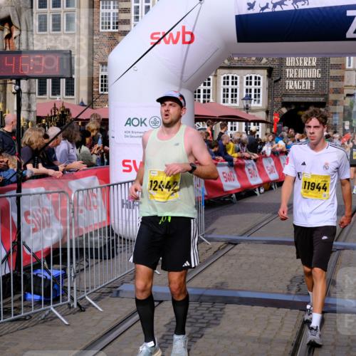 13.09.2026 - 21. swb-Marathon Bremen Tim E. http://msf.ph/oto/10300494 13.09.2026 10:41:48 Ziel 11628, 11944, 12442, 12455, 13520, 13600 meine-sportfotos.de