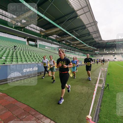 13.09.2026 - 21. swb-Marathon Bremen Michael Burmester http://msf.ph/oto/10300516 13.09.2026 10:40:33 Laufen im Stadion 10135, 10138, 10139, 10155, 10156, 10163, 10169, 10213, 10217, 10229, 10234, 10247, 10279, 10280, 10299, 10313, 10314, 10321, 10354, 10378, 10386, 10399, 10406, 10414, 10417, 10419, 10424, 10435, 10455, 10483, 10484, 10493, 10501, 10505, 10510, 10511, 10527, 10545, 10556, 10570, 10576, 10580, 10582, 10586, 10599, 10609, 10611, 10616, 10619, 10644, 10653, 10660, 10662, 10664, 10694, 10696, 10706, 10712, 10737, 10743, 10751, 10766, 10768, 10804, 11043, 11048 meine-sportfotos.de