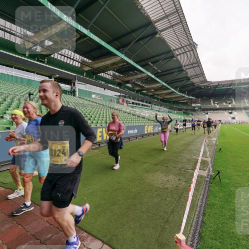 13.09.2026 - 21. swb-Marathon Bremen Michael Burmester http://msf.ph/oto/10300522 13.09.2026 10:40:35 Laufen im Stadion 10135, 10138, 10139, 10155, 10156, 10163, 10169, 10213, 10217, 10229, 10234, 10247, 10279, 10280, 10299, 10313, 10314, 10321, 10354, 10378, 10386, 10399, 10406, 10414, 10417, 10419, 10424, 10435, 10455, 10483, 10484, 10493, 10501, 10505, 10510, 10511, 10527, 10545, 10556, 10570, 10576, 10580, 10582, 10586, 10599, 10609, 10611, 10616, 10619, 10644, 10653, 10660, 10662, 10664, 10694, 10696, 10706, 10712, 10737, 10743, 10751, 10766, 10768, 10804, 11043, 11048 meine-sportfotos.de