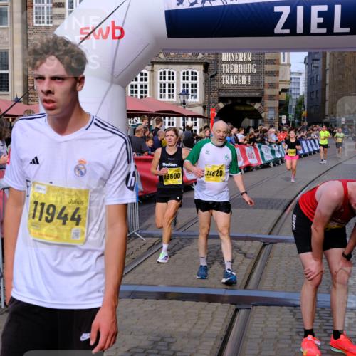 13.09.2026 - 21. swb-Marathon Bremen Tim E. http://msf.ph/oto/10300528 13.09.2026 10:41:50 Ziel 11426, 11628, 11944, 12246, 12442, 12455, 13520, 13586, 13600 meine-sportfotos.de