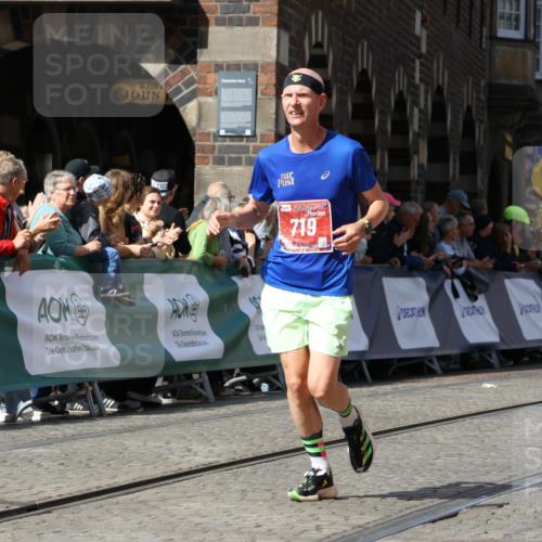 13.09.2026 - 21. swb-Marathon Bremen Strokosch-Dieckow http://msf.ph/oto/10300530 13.09.2026 12:50:09 Ziel 719, 520, 4232, 7692 meine-sportfotos.de