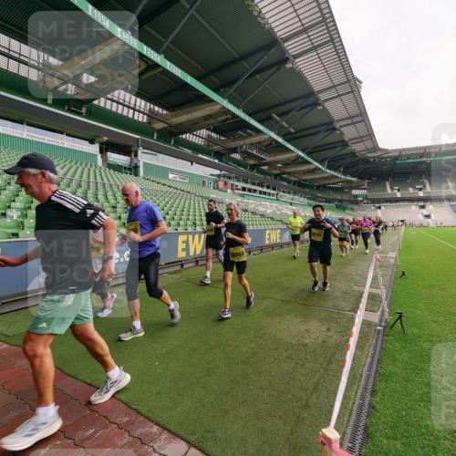 13.09.2026 - 21. swb-Marathon Bremen Michael Burmester http://msf.ph/oto/10300537 13.09.2026 10:40:41 Laufen im Stadion 10138, 10155, 10156, 10163, 10169, 10213, 10217, 10229, 10234, 10247, 10279, 10280, 10299, 10313, 10314, 10321, 10354, 10386, 10399, 10406, 10414, 10417, 10419, 10424, 10435, 10455, 10483, 10484, 10493, 10501, 10527, 10545, 10556, 10570, 10576, 10580, 10582, 10586, 10599, 10611, 10616, 10619, 10644, 10653, 10660, 10694, 10696, 10705, 10706, 10712, 10719, 10737, 10743, 10751, 10766, 10768, 10804, 10859, 11043, 11048 meine-sportfotos.de