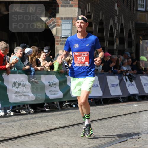 13.09.2026 - 21. swb-Marathon Bremen Strokosch-Dieckow http://msf.ph/oto/10300541 13.09.2026 12:50:09 Ziel 719, 520, 4232, 7692 meine-sportfotos.de
