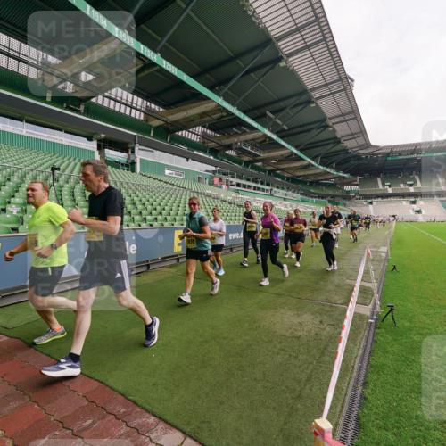 13.09.2026 - 21. swb-Marathon Bremen Michael Burmester http://msf.ph/oto/10300549 13.09.2026 10:40:45 Laufen im Stadion 10138, 10155, 10156, 10163, 10169, 10213, 10217, 10229, 10234, 10247, 10279, 10280, 10299, 10313, 10314, 10321, 10354, 10386, 10399, 10406, 10414, 10417, 10419, 10424, 10435, 10455, 10483, 10484, 10493, 10501, 10527, 10545, 10556, 10570, 10576, 10580, 10582, 10586, 10599, 10611, 10616, 10619, 10644, 10653, 10660, 10694, 10696, 10705, 10706, 10712, 10719, 10722, 10737, 10743, 10751, 10766, 10768, 10804, 10859, 11043, 11048, 11239 meine-sportfotos.de