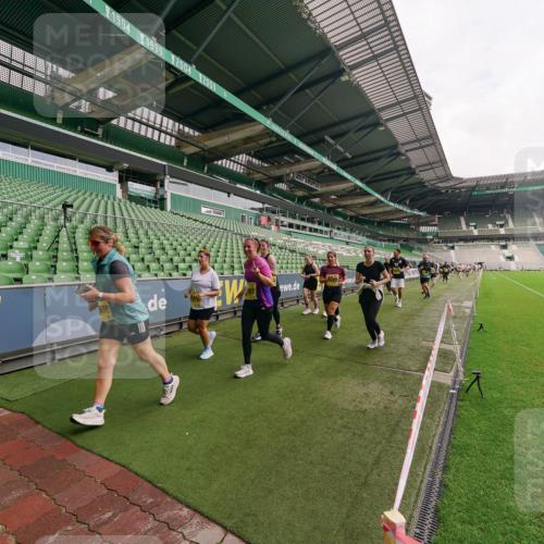 13.09.2026 - 21. swb-Marathon Bremen Michael Burmester http://msf.ph/oto/10300554 13.09.2026 10:40:45 Laufen im Stadion 10138, 10155, 10156, 10163, 10169, 10213, 10217, 10229, 10234, 10247, 10279, 10280, 10299, 10313, 10314, 10321, 10354, 10386, 10399, 10406, 10414, 10417, 10419, 10424, 10435, 10455, 10483, 10484, 10493, 10501, 10527, 10545, 10556, 10570, 10576, 10580, 10582, 10586, 10599, 10611, 10616, 10619, 10644, 10653, 10660, 10694, 10696, 10705, 10706, 10712, 10719, 10722, 10737, 10743, 10751, 10766, 10768, 10804, 10859, 11043, 11048, 11239 meine-sportfotos.de