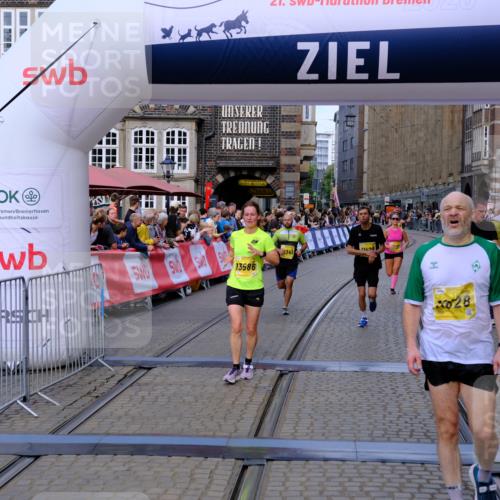 13.09.2026 - 21. swb-Marathon Bremen Tim E. http://msf.ph/oto/10300592 13.09.2026 10:41:57 Ziel 10341, 10972, 11426, 11527, 11628, 11944, 12246, 12442, 12455, 13586, 13600 meine-sportfotos.de