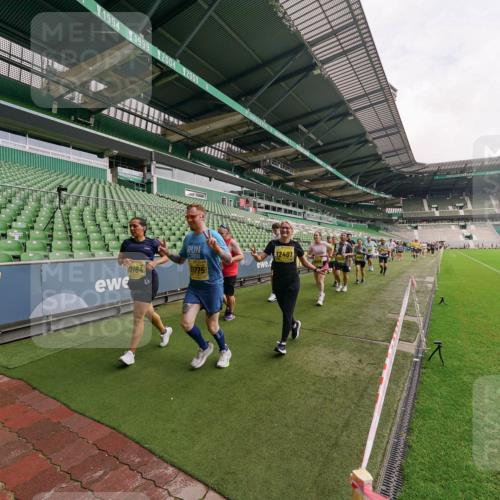 13.09.2026 - 21. swb-Marathon Bremen Michael Burmester http://msf.ph/oto/10300593 13.09.2026 10:40:59 Laufen im Stadion 10155, 10156, 10163, 10169, 10213, 10234, 10247, 10299, 10313, 10321, 10354, 10386, 10399, 10406, 10414, 10417, 10419, 10422, 10424, 10435, 10455, 10461, 10462, 10483, 10484, 10527, 10545, 10547, 10556, 10570, 10580, 10582, 10586, 10599, 10611, 10616, 10644, 10653, 10660, 10694, 10696, 10705, 10706, 10712, 10719, 10722, 10737, 10743, 10751, 10766, 10768, 10776, 10804, 10859, 10889, 11043, 11048, 11239 meine-sportfotos.de