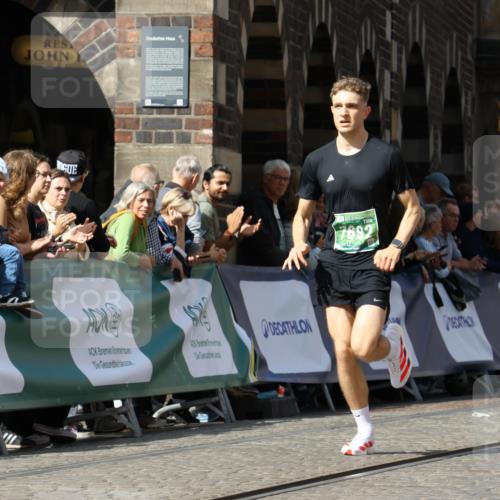 13.09.2026 - 21. swb-Marathon Bremen Strokosch-Dieckow http://msf.ph/oto/10300621 13.09.2026 12:50:12 Ziel 547, 719, 520, 4232, 7692 meine-sportfotos.de