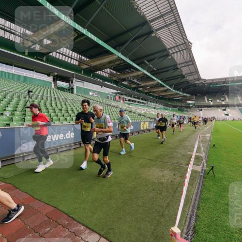 13.09.2026 - 21. swb-Marathon Bremen Michael Burmester http://msf.ph/oto/10300622 13.09.2026 10:41:04 Laufen im Stadion 10155, 10156, 10163, 10169, 10213, 10234, 10247, 10299, 10313, 10321, 10354, 10386, 10399, 10406, 10414, 10417, 10419, 10422, 10424, 10435, 10455, 10461, 10462, 10483, 10484, 10527, 10545, 10547, 10570, 10580, 10582, 10586, 10599, 10611, 10644, 10653, 10694, 10696, 10705, 10706, 10719, 10722, 10737, 10751, 10766, 10768, 10776, 10804, 10859, 10889, 11043, 11048, 11239 meine-sportfotos.de