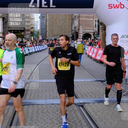 13.09.2026 - 21. swb-Marathon Bremen Tim E. http://msf.ph/oto/10300642 13.09.2026 10:42:00 Ziel 10341, 10972, 11426, 11527, 11628, 12246, 12455, 13586, 13600 meine-sportfotos.de