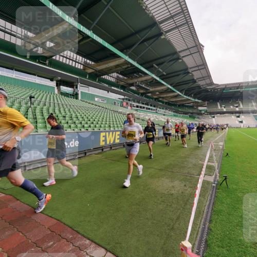 13.09.2026 - 21. swb-Marathon Bremen Michael Burmester http://msf.ph/oto/10300646 13.09.2026 10:41:12 Laufen im Stadion 10155, 10156, 10163, 10169, 10213, 10234, 10247, 10299, 10313, 10321, 10354, 10386, 10399, 10406, 10414, 10417, 10419, 10422, 10424, 10435, 10455, 10461, 10462, 10483, 10484, 10527, 10545, 10546, 10547, 10570, 10580, 10582, 10586, 10599, 10611, 10644, 10653, 10694, 10696, 10705, 10706, 10719, 10722, 10737, 10751, 10766, 10768, 10776, 10804, 10859, 10889, 10977, 11043, 11048, 11239 meine-sportfotos.de