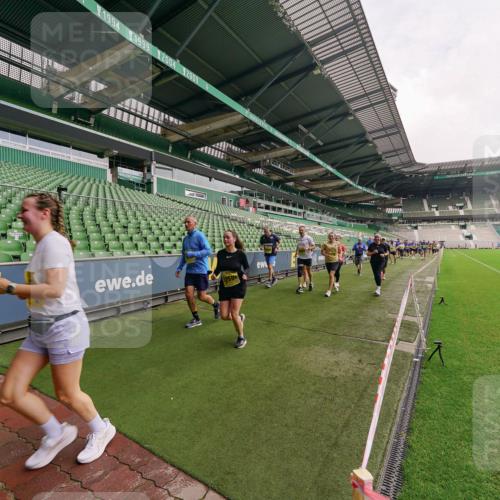 13.09.2026 - 21. swb-Marathon Bremen Michael Burmester http://msf.ph/oto/10300655 13.09.2026 10:41:13 Laufen im Stadion 10155, 10156, 10163, 10169, 10213, 10234, 10247, 10299, 10313, 10321, 10354, 10386, 10399, 10406, 10414, 10417, 10419, 10422, 10424, 10435, 10455, 10461, 10462, 10483, 10484, 10527, 10545, 10546, 10547, 10570, 10582, 10586, 10599, 10611, 10644, 10653, 10694, 10696, 10705, 10706, 10719, 10722, 10737, 10751, 10766, 10768, 10776, 10804, 10859, 10889, 10909, 10963, 10977, 11043, 11048, 11239 meine-sportfotos.de