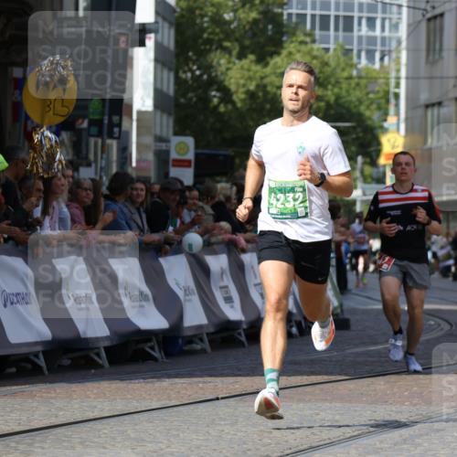 13.09.2026 - 21. swb-Marathon Bremen Strokosch-Dieckow http://msf.ph/oto/10300659 13.09.2026 12:50:21 Ziel 547, 520, 4232, 8075 meine-sportfotos.de