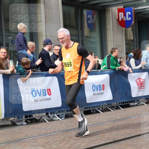 13.09.2026 - 21. swb-Marathon Bremen Strokosch-Dieckow http://msf.ph/oto/10300683 13.09.2026 10:48:52 Ziel 10253, 10293, 10294, 10392, 10514, 10566, 10655, 11316, 11567, 11621, 11891, 11896, 11984, 12027, 12132, 12149, 12350, 12450, 12529, 13555, 13577, 10231, 10269, 10489, 10538, 10770, 10815, 10917, 10993, 11196, 11372, 11611, 11885, 12204, 13512, 13555 meine-sportfotos.de