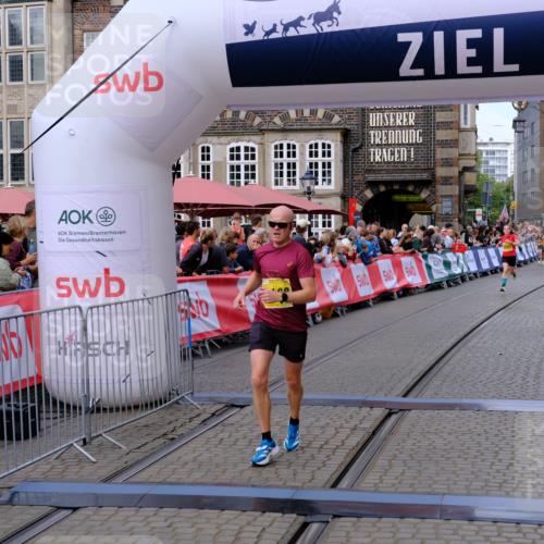 13.09.2026 - 21. swb-Marathon Bremen Tim E. http://msf.ph/oto/10300710 13.09.2026 10:42:13 Ziel 10972, 12468, 13621 meine-sportfotos.de